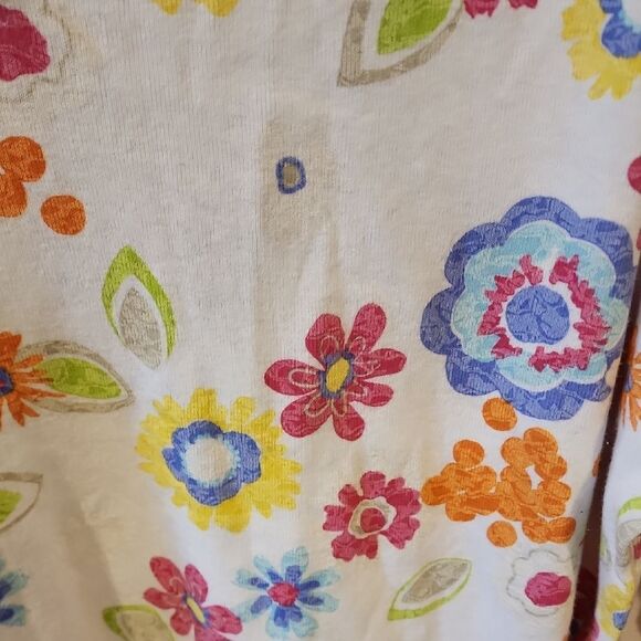 Fresh Produce 2X Floral V-Neck Women's Top - Picture 4 of 5